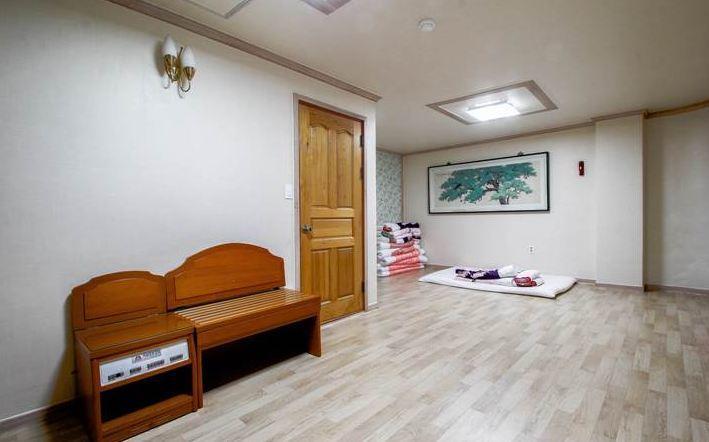 Geoje Tourist Hotel Buitenkant foto