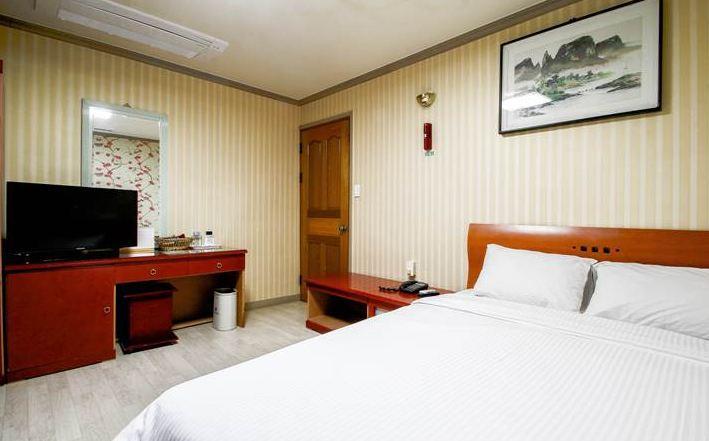 Geoje Tourist Hotel Buitenkant foto