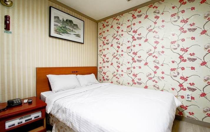 Geoje Tourist Hotel Buitenkant foto