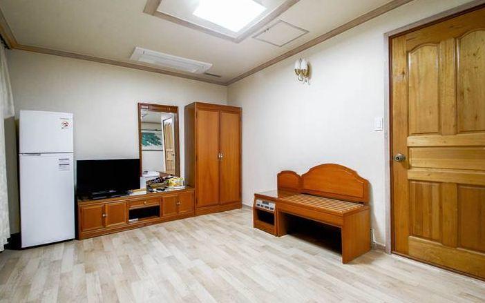 Geoje Tourist Hotel Buitenkant foto
