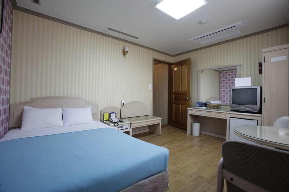 Geoje Tourist Hotel Buitenkant foto
